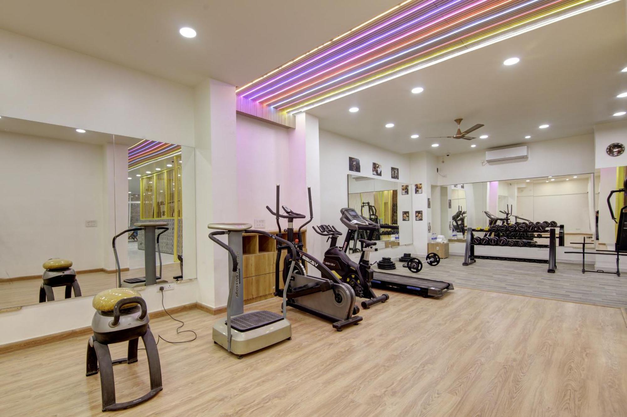 Aparthotel Anandam Club House à Gurgaon Extérieur photo